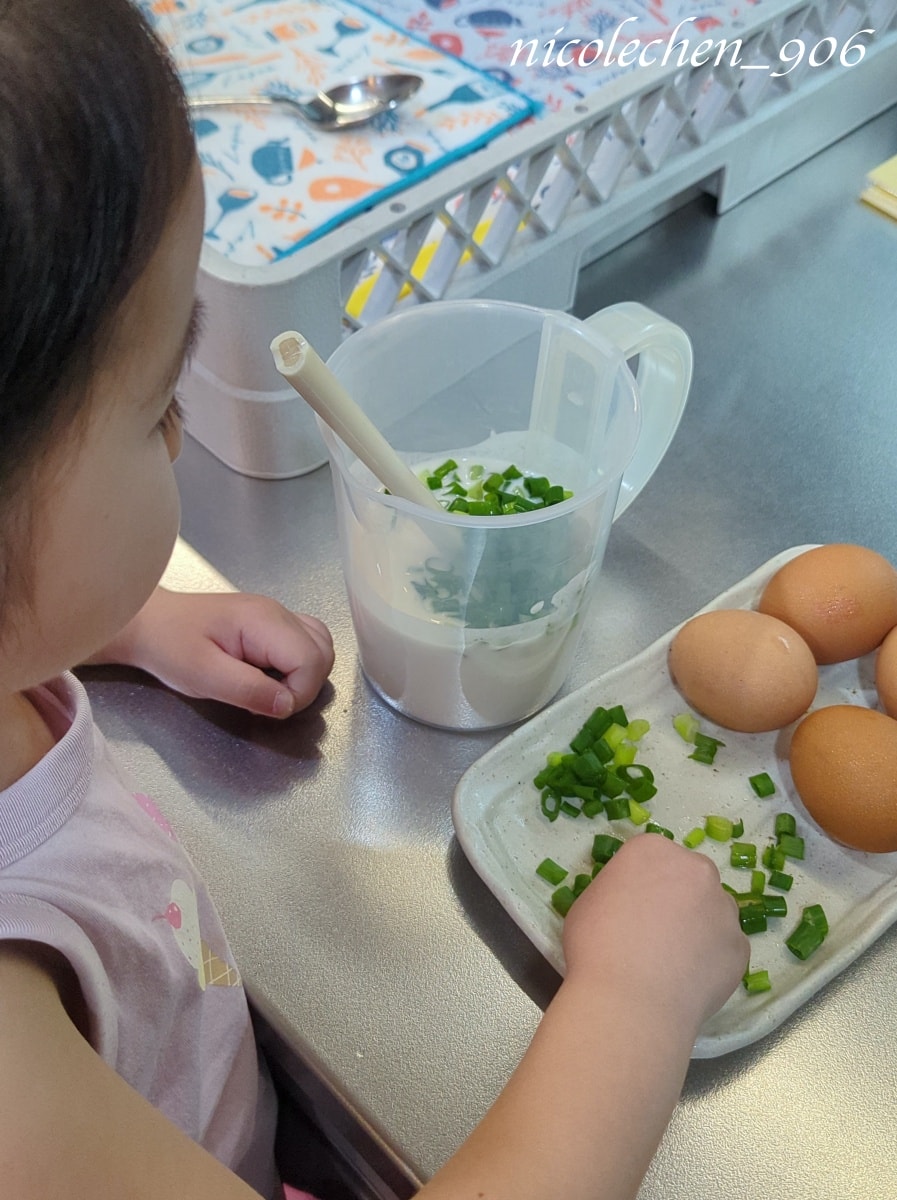 ﹝食譜分享﹞古早味粉漿蛋餅∣小孩上學快速做出營養早餐∣從小吃到大的美味∣終於試出我最愛的比例∣吃起來Q中帶軟∣愛吃什麼就加什麼∣ - 第13張圖