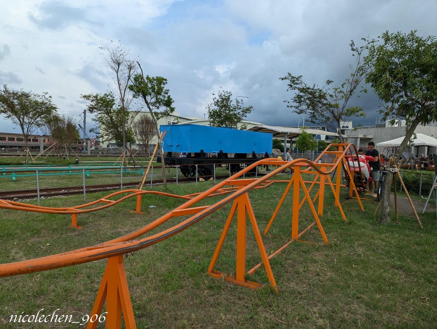﹝親子景點﹞屏東潮州鐵道園區∣潮州美食∣潮州景點∣屏東親子景點∣屏東一日遊∣火車迷必來景點∣小朋友最愛的餵動物∣刺激坑爹車 雲霄飛車∣佔地很廣可以盡情跑跑∣ - 第26張圖