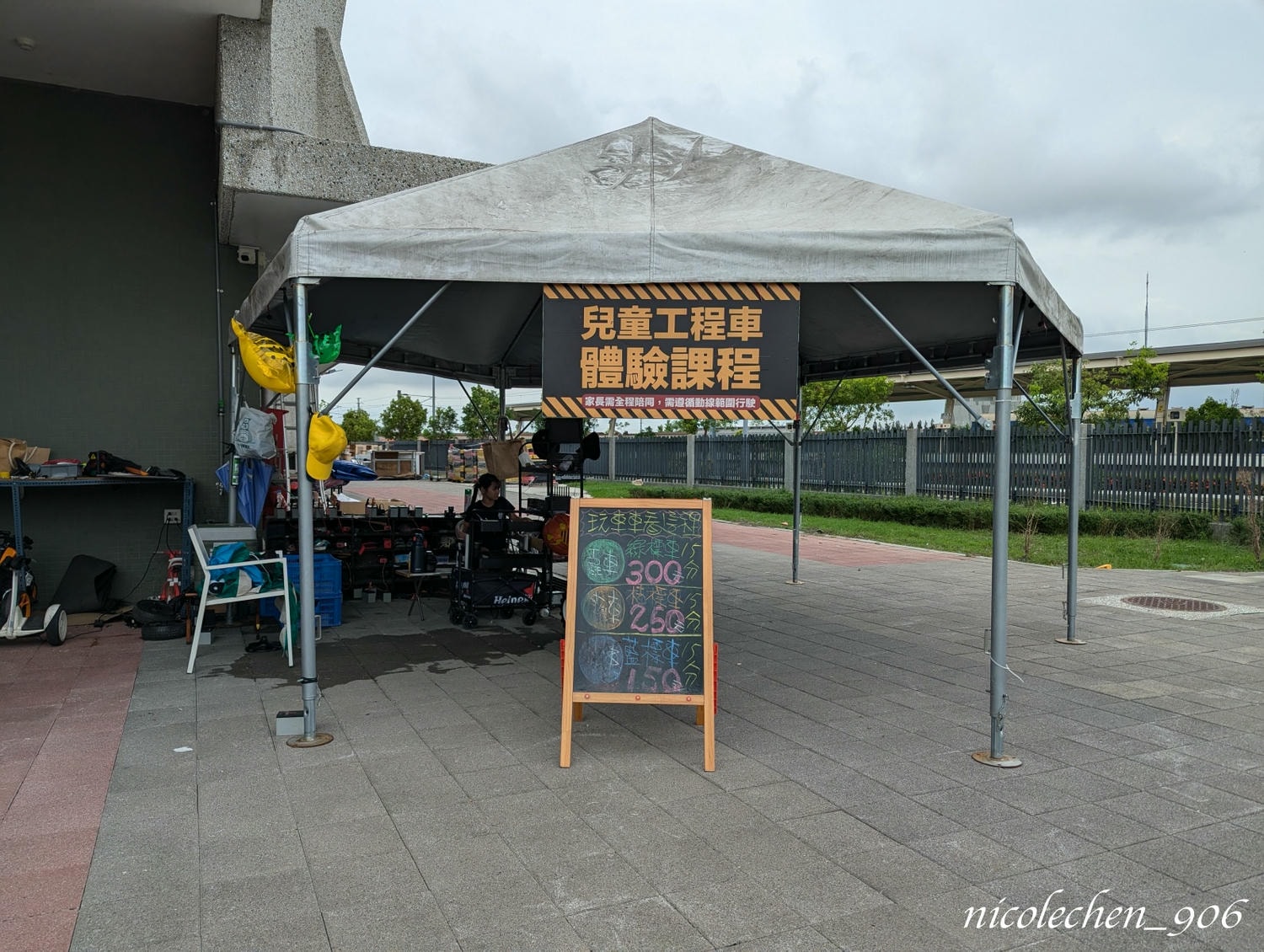 ﹝親子景點﹞屏東潮州鐵道園區∣潮州美食∣潮州景點∣屏東親子景點∣屏東一日遊∣火車迷必來景點∣小朋友最愛的餵動物∣刺激坑爹車 雲霄飛車∣佔地很廣可以盡情跑跑∣ - 第14張圖
