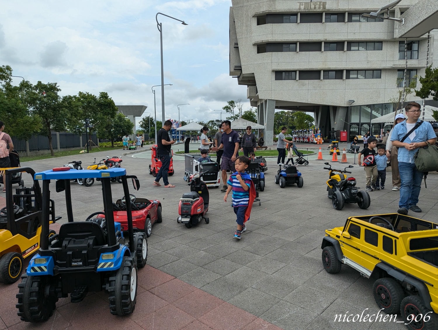 ﹝親子景點﹞屏東潮州鐵道園區∣潮州美食∣潮州景點∣屏東親子景點∣屏東一日遊∣火車迷必來景點∣小朋友最愛的餵動物∣刺激坑爹車 雲霄飛車∣佔地很廣可以盡情跑跑∣ - 第13張圖