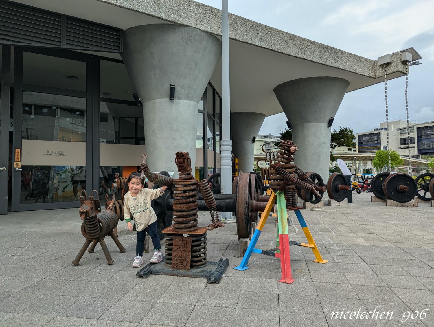 ﹝親子景點﹞屏東潮州鐵道園區∣潮州美食∣潮州景點∣屏東親子景點∣屏東一日遊∣火車迷必來景點∣小朋友最愛的餵動物∣刺激坑爹車 雲霄飛車∣佔地很廣可以盡情跑跑∣ - 第5張圖