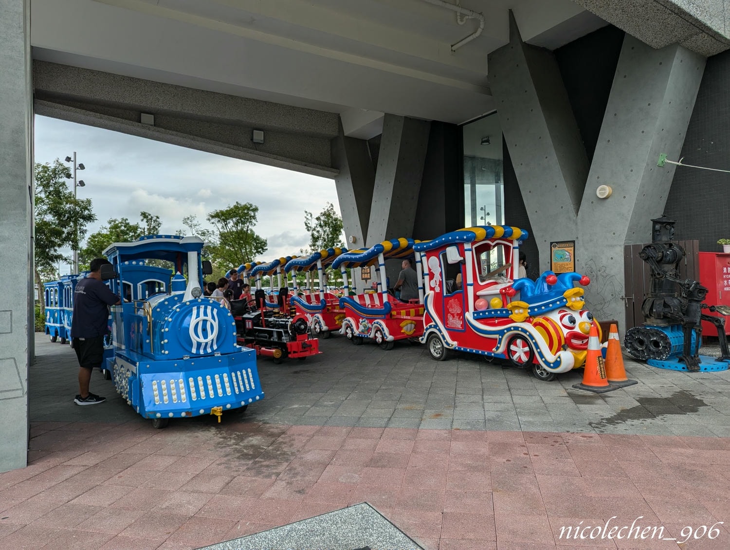 ﹝親子景點﹞屏東潮州鐵道園區∣潮州美食∣潮州景點∣屏東親子景點∣屏東一日遊∣火車迷必來景點∣小朋友最愛的餵動物∣刺激坑爹車 雲霄飛車∣佔地很廣可以盡情跑跑∣ - 第36張圖