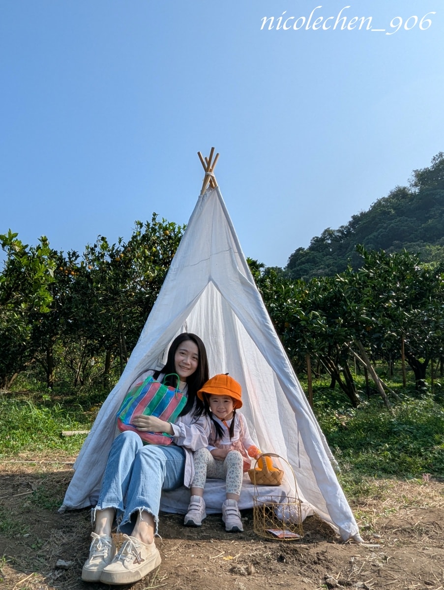 ﹝親子採果﹞冬天就是要採柳丁∣台南東山蕭永固果園∣現採現榨柳丁汁∣園區還準備了很多可愛拍照道具∣適合全家大小的親子景點∣台南親子景點∣寵物友善∣ - 第7張圖