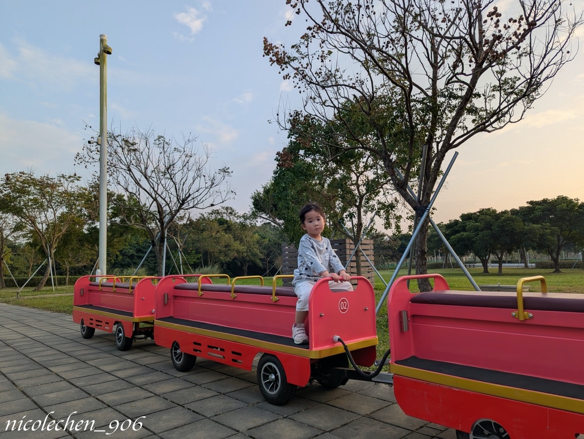 ﹝親子景點﹞台南景點∣山上區花園水道博物館∣寵物友善∣夏天可以玩水∣有森林區也有漂亮的藝術花園∣園區有三間餐廳∣放電完再去木瓜媽吃鯛魚燒∣多種口味鯛魚燒超好吃∣台南親子景點∣ - 第12張圖