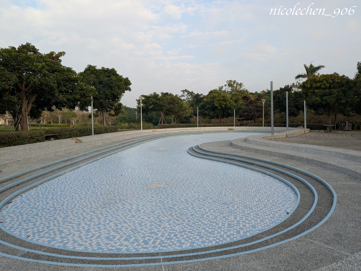 ﹝親子景點﹞台南景點∣山上區花園水道博物館∣寵物友善∣夏天可以玩水∣有森林區也有漂亮的藝術花園∣園區有三間餐廳∣放電完再去木瓜媽吃鯛魚燒∣多種口味鯛魚燒超好吃∣台南親子景點∣ - 第20張圖