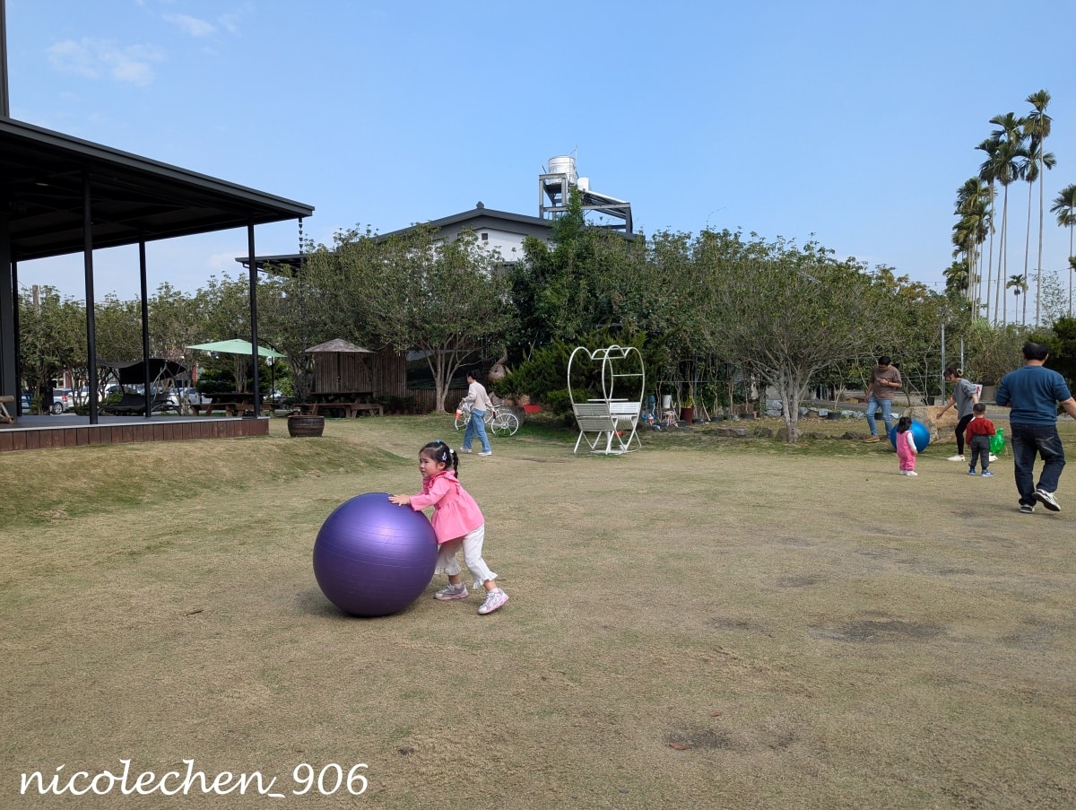 ﹝南投景點﹞每年求財必去的紫南宮∣在周邊商家尋覓美食∣附近的饗富餐廳菜色多元又好吃∣有大片草皮讓小朋友跑跑∣是我的每年回訪餐廳∣ - 第32張圖