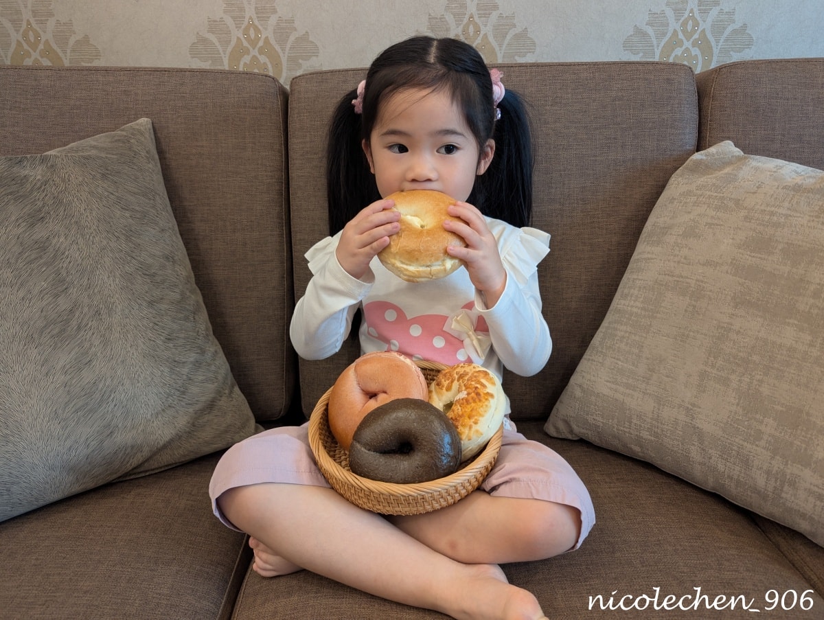 ﹝美食分享﹞查理布朗貝果∣時間零碎的媽媽也要記得吃早餐∣上班族能快速帶著走的早餐貝果∣冷凍必囤美食∣口味多元吃不膩∣外脆皮內鬆軟好吃不韌∣ - 第9張圖
