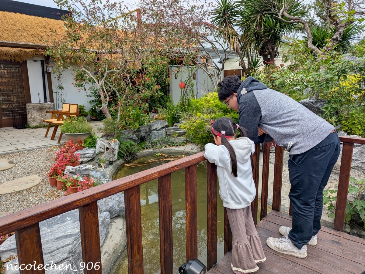 ﹝彰化食記﹞花佈院∣一間好吃又好拍的網美餐廳∣圍爐煮茶、烤魚、火鍋、肉夾饃∣吃完還可以騎腳踏車逛田尾∣寵物友善餐廳∣ - 第28張圖
